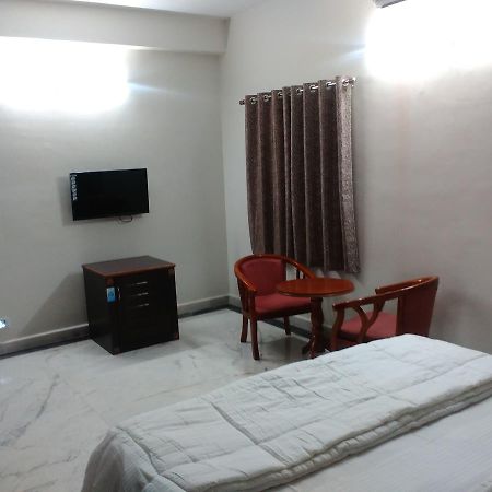 Hotel Fresh Living Prime Banjara Hyderabad Esterno foto